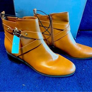 NWT Tan Liz Claiborne Memory Foam Booties Women’s Size 9.5